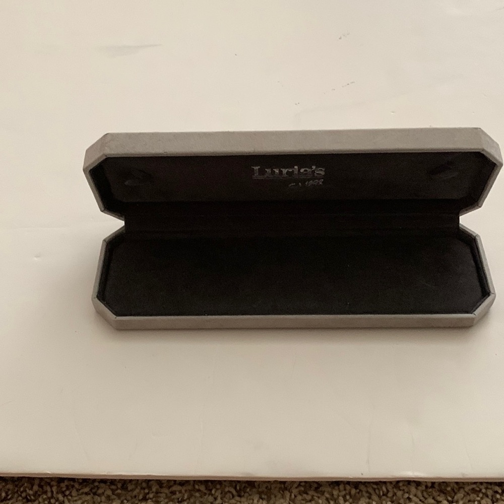 Case to hold jewelry 10” x 3”